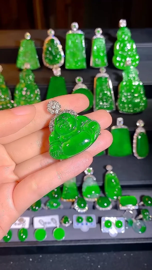 颈饰银S925镶嵌翡翠是