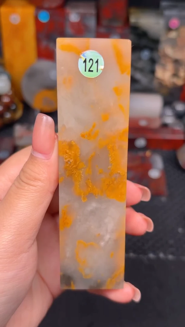 玉 桂林鸡血玉印章摆件 编号：121