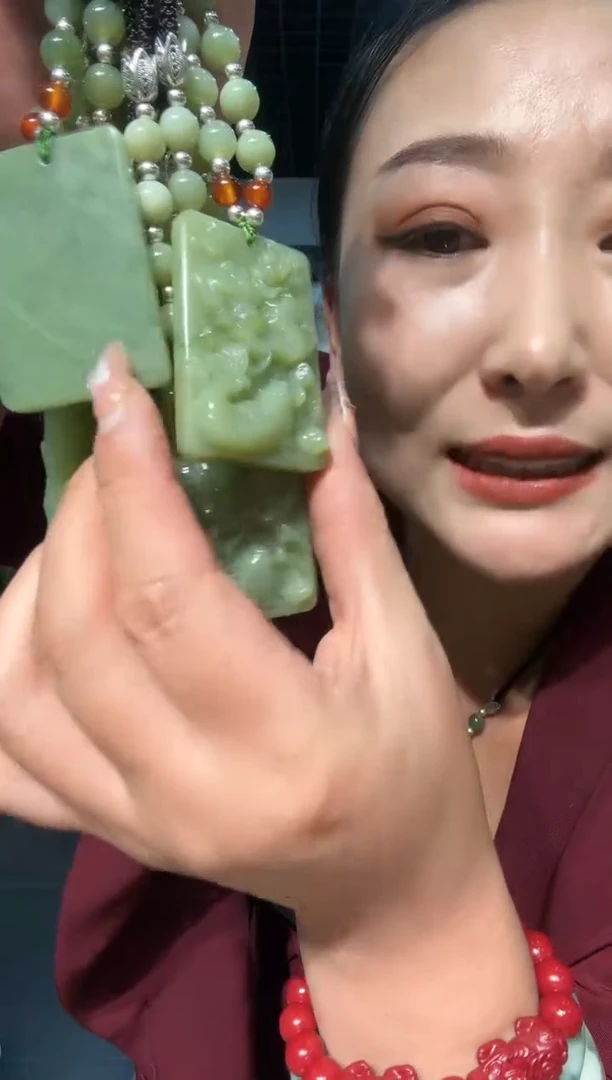 【闪购商品】岫玉颈饰未镶嵌湖水绿大胖鱼方牌【半珠链】