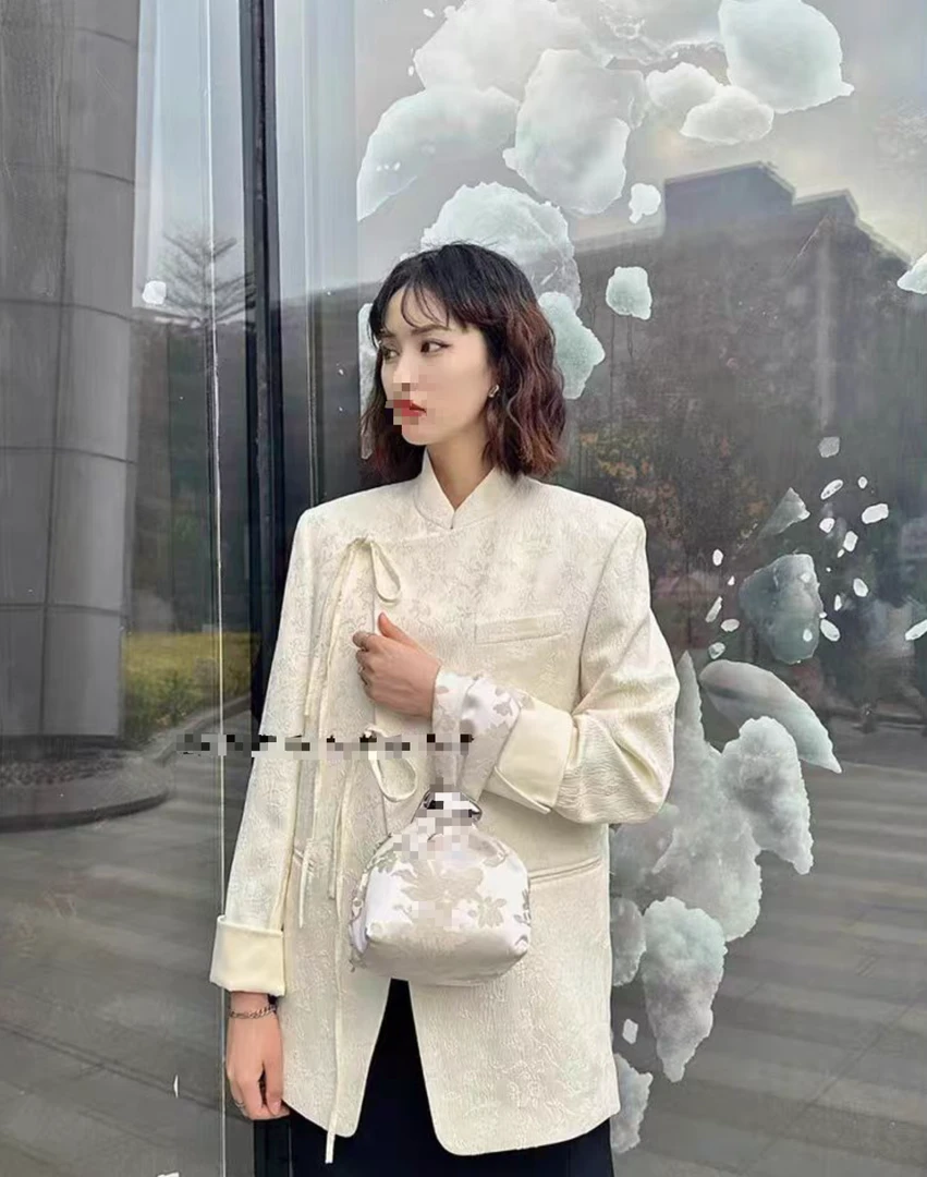02288 张十柒服饰 原肌理感提花斜襟立西装外套