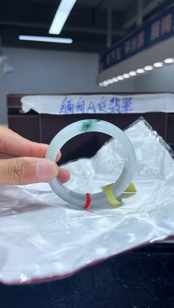 未镶嵌手镯翡翠5