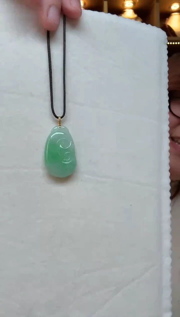 颈饰18K金镶嵌翡翠挂件