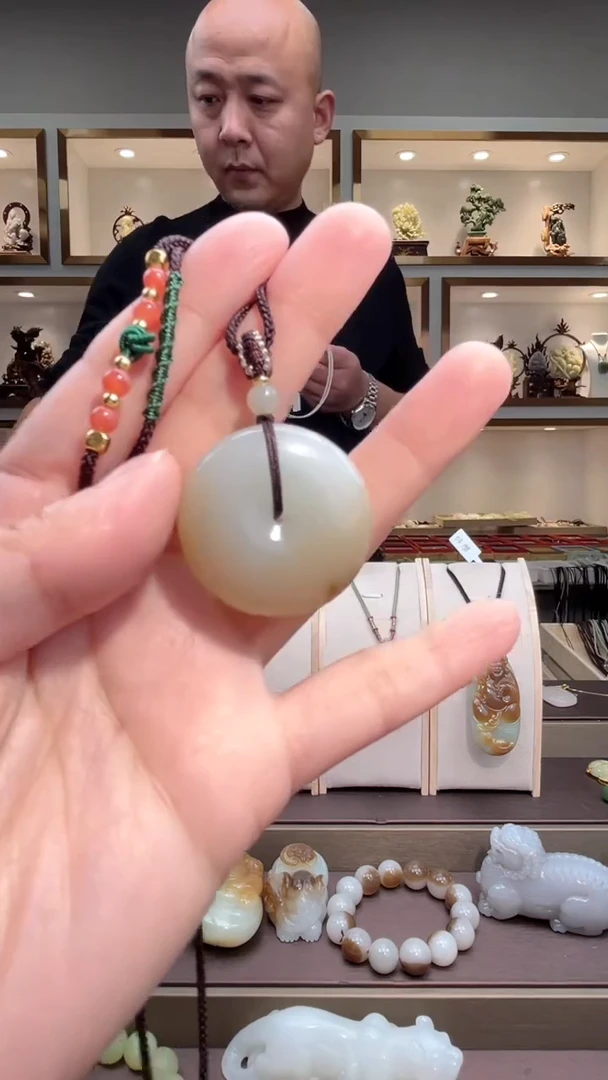 颈饰未镶嵌和田玉苏