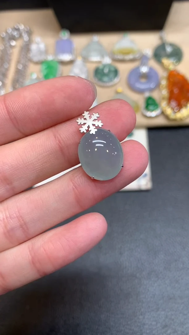 【闪购商品】翡翠颈饰18K金镶嵌蛋面【无服务费】