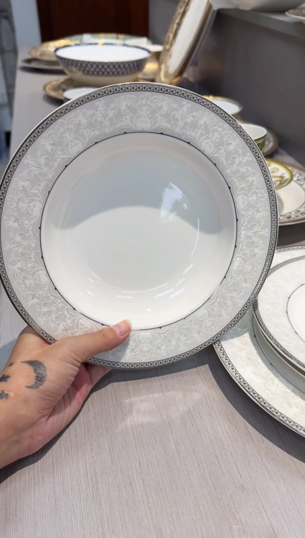 瓷片8.5英寸草帽盘 2个