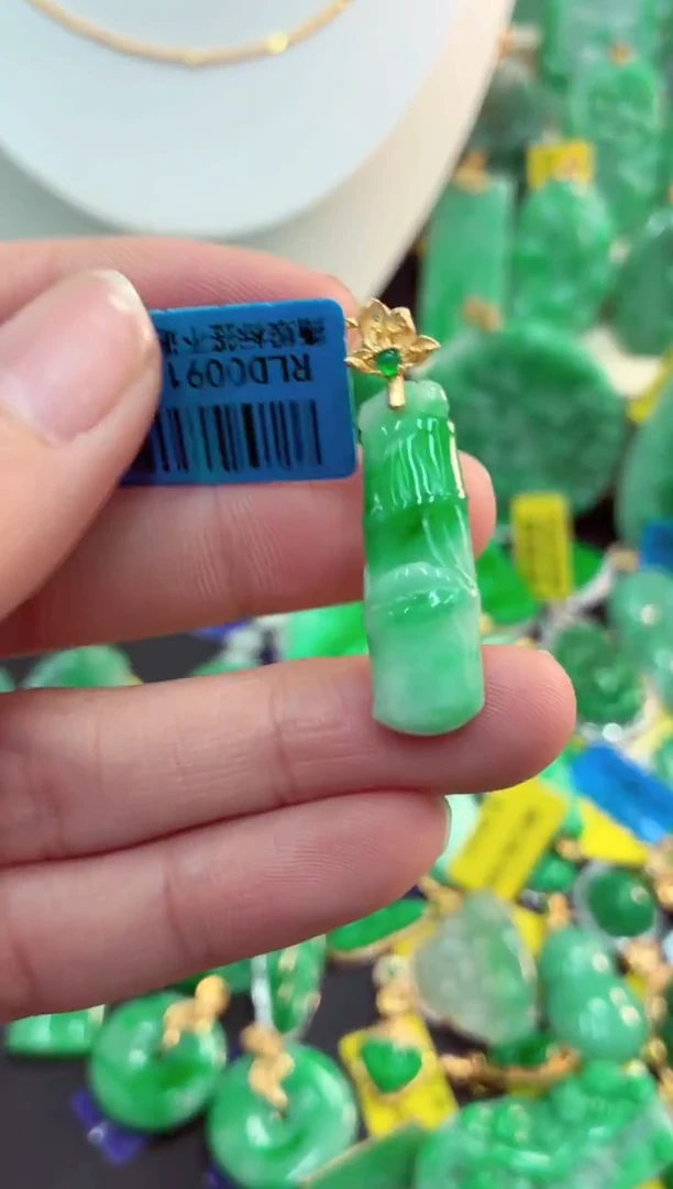 吊坠(不含链)未镶嵌翡翠天然缅甸翡翠A货