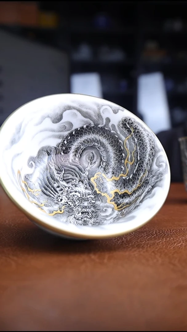 景德镇全手绘本金墨龙内绘压手杯