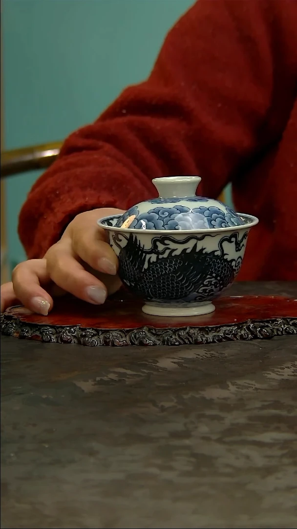 【闪购商品】青花手绘龙纹盖碗