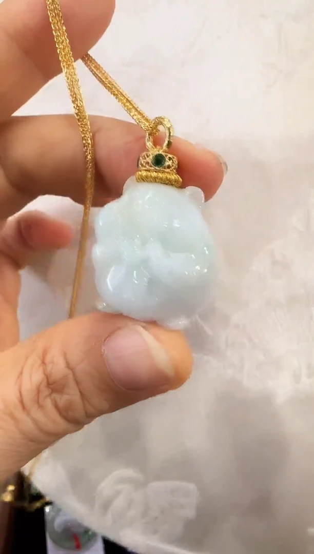 翡翠未镶嵌颈饰国风