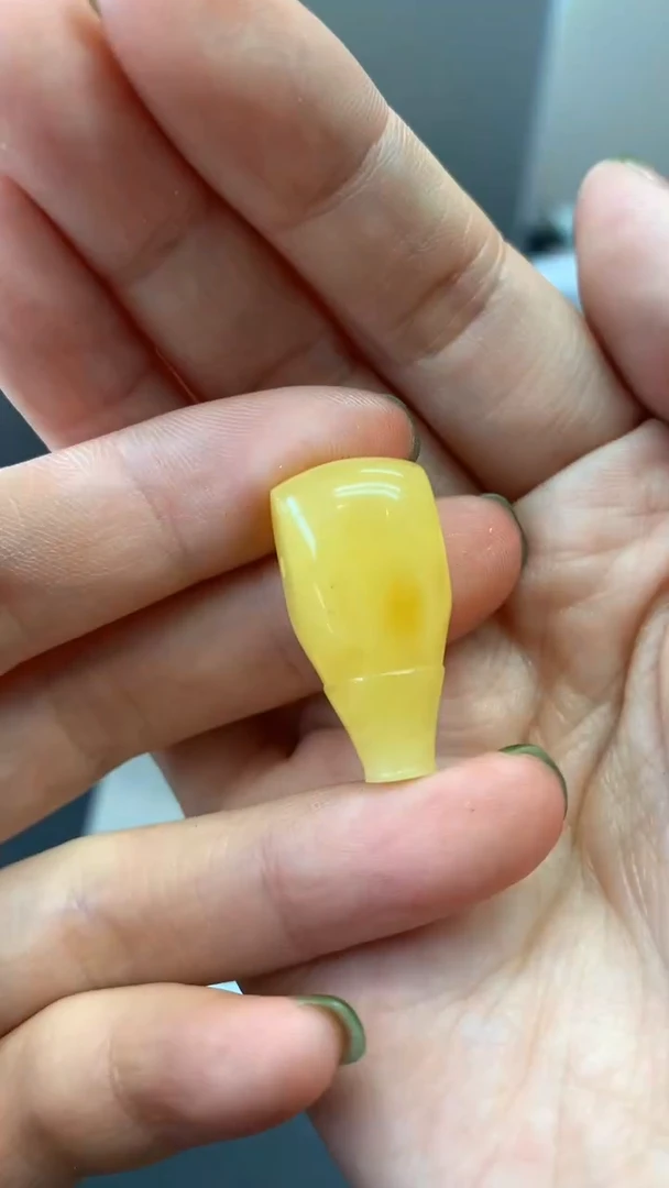 未镶嵌琥珀珠宝奇石983
