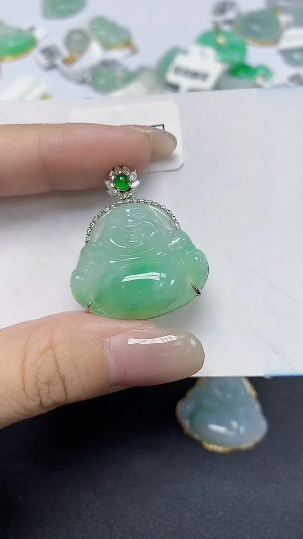 翡翠18K金镶嵌颈饰天然缅甸翡翠A货