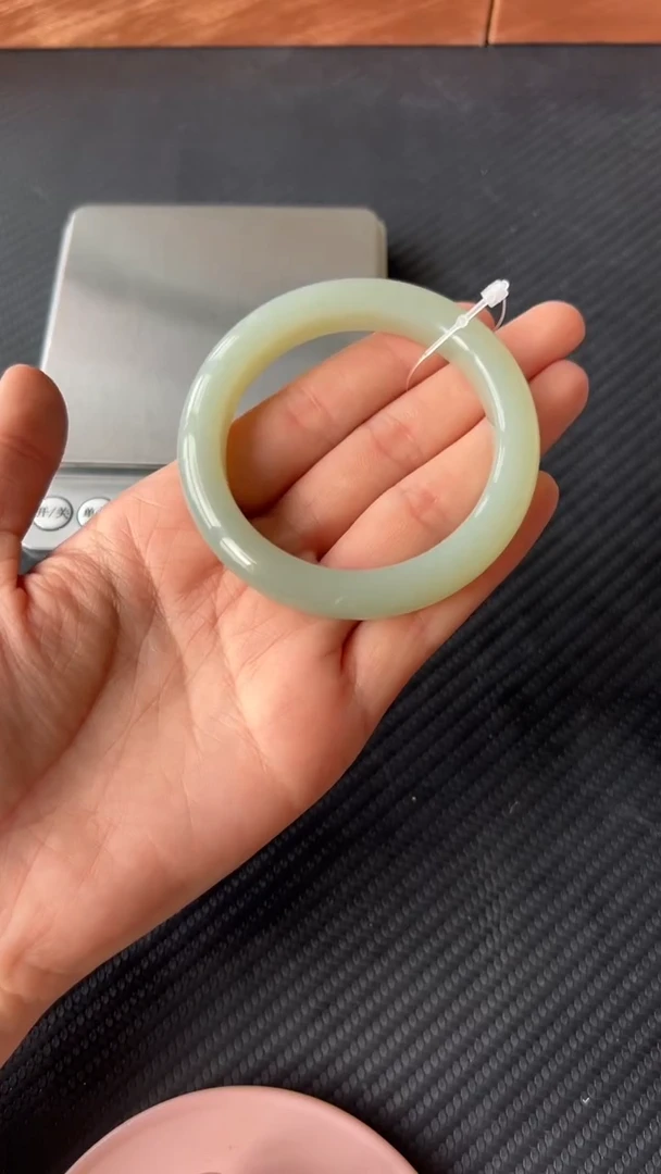 【闪购商品】和田玉手镯未镶嵌且末微色差近矿53+