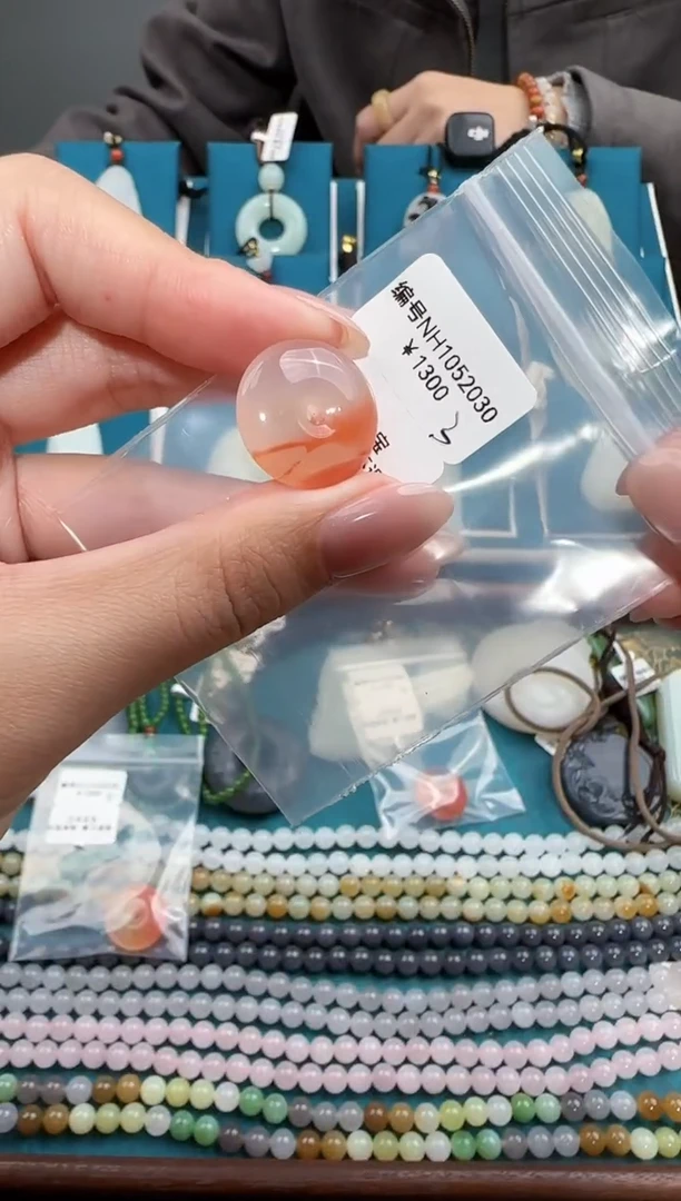 颈饰未镶嵌南红玛瑙吊坠  NH