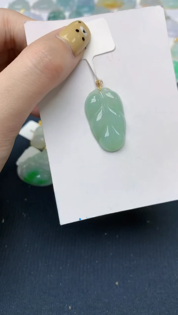 翡翠18K金镶嵌颈饰天然翡翠A货