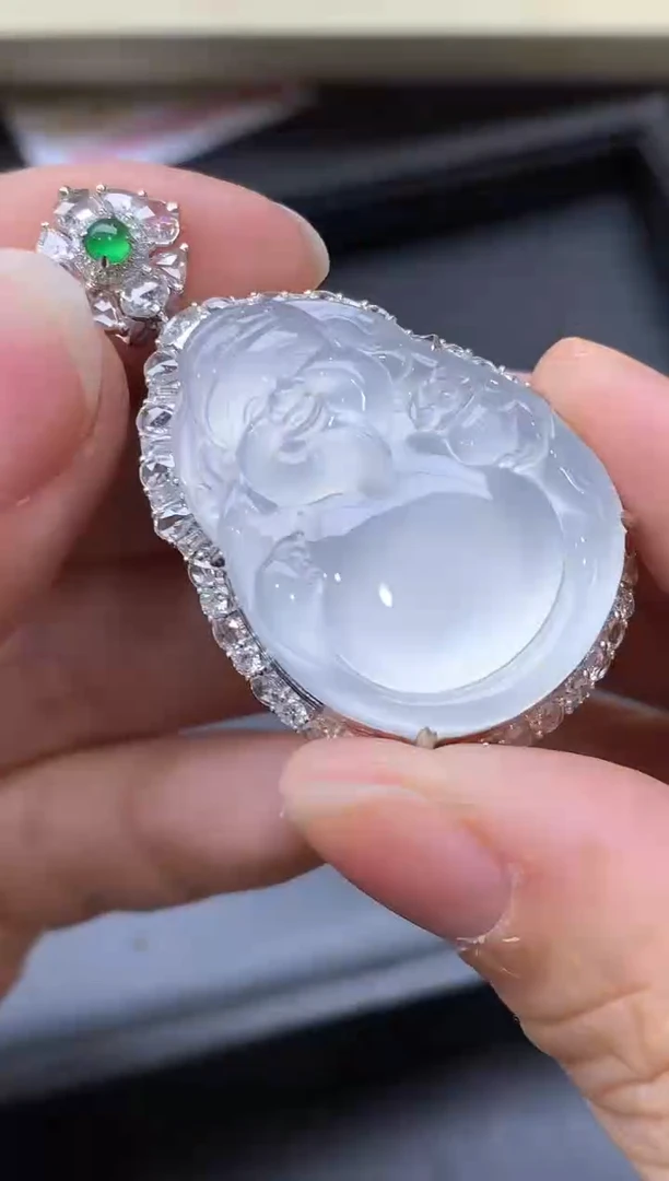 颈饰18K金镶嵌翡翠777-中国好珍宝