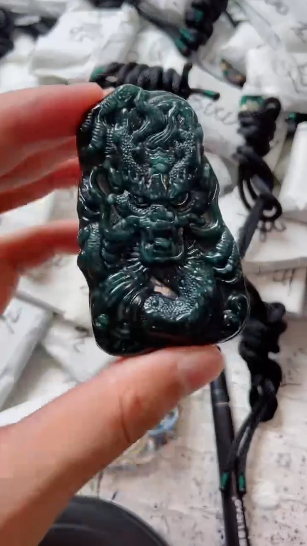 翡翠未镶嵌颈饰8888888