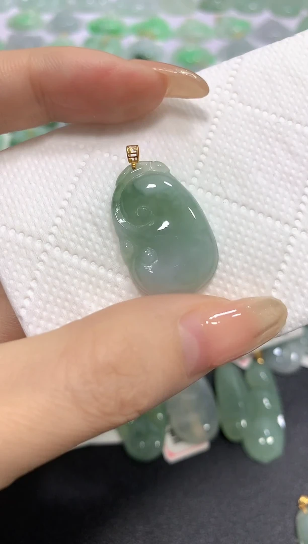 颈饰18K金镶嵌翡翠A货