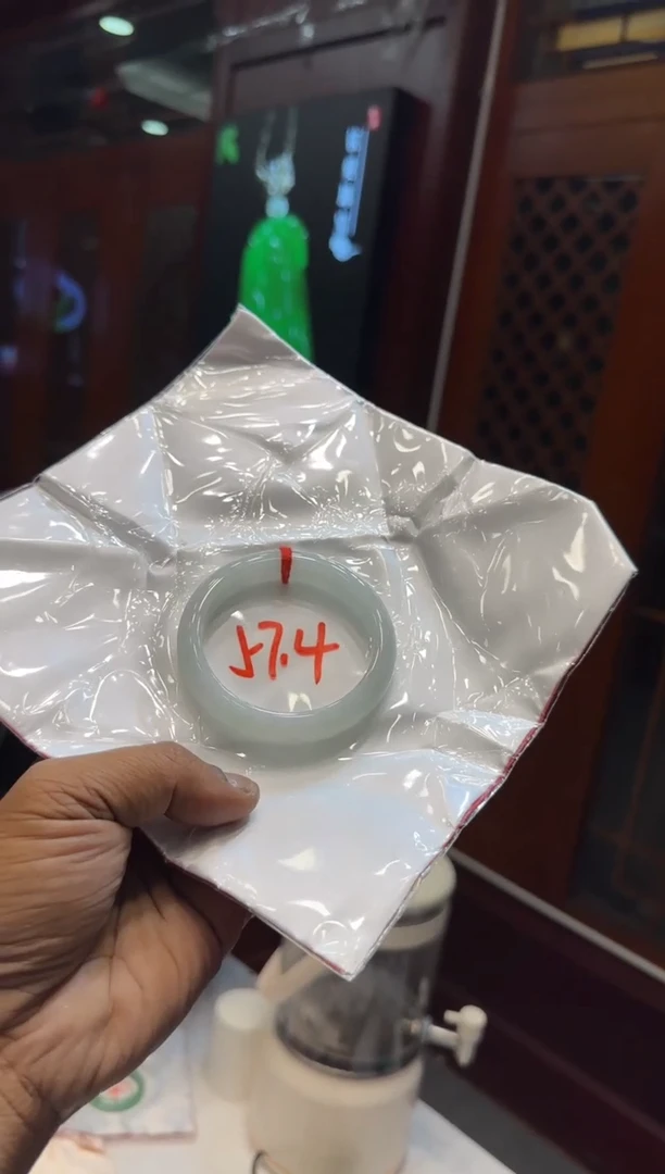 未镶嵌手镯翡翠手镯