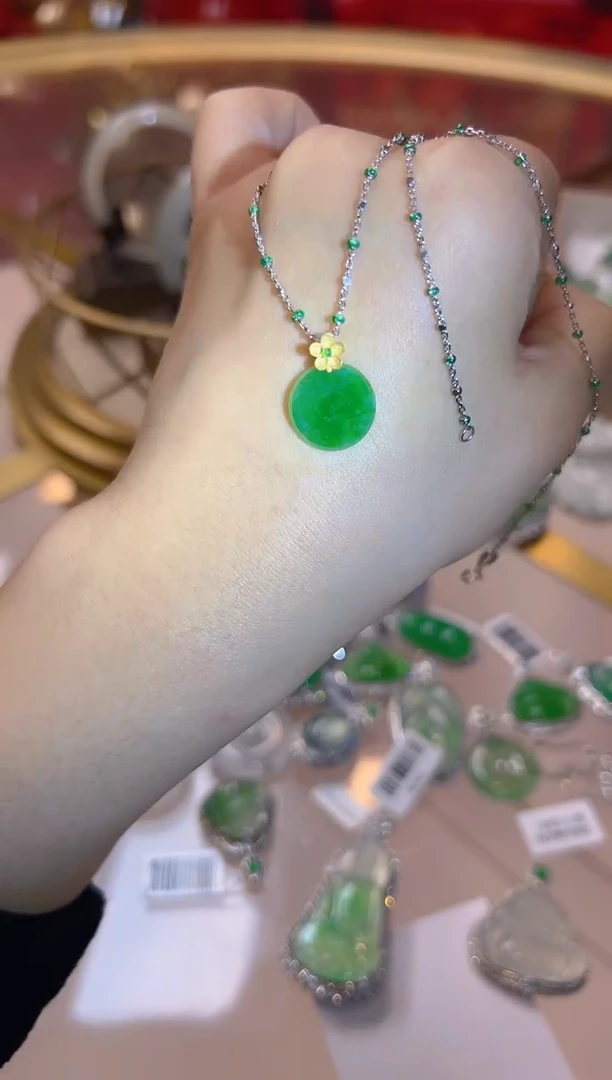 【闪购商品】翡翠吊坠(不含链)18K金镶嵌多样性团购发一件