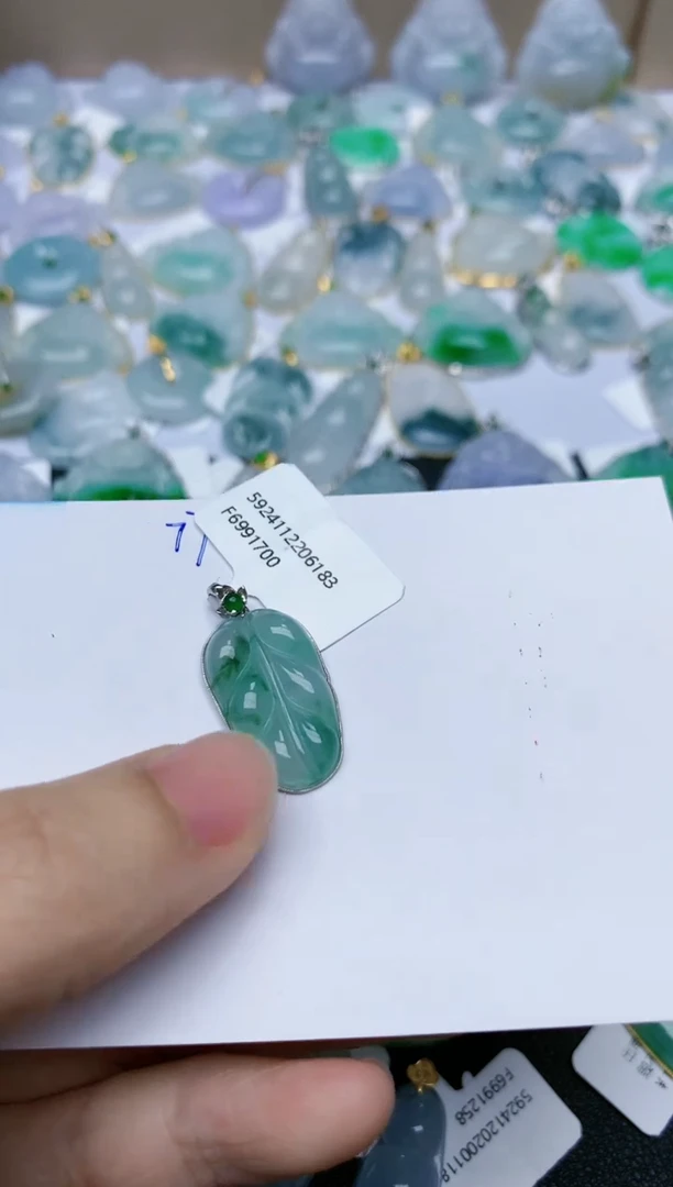 【闪购商品】翡翠颈饰18K金镶嵌天然翡翠A货