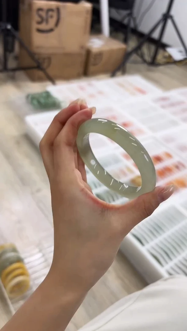 未镶嵌手镯石英质玉48-62D