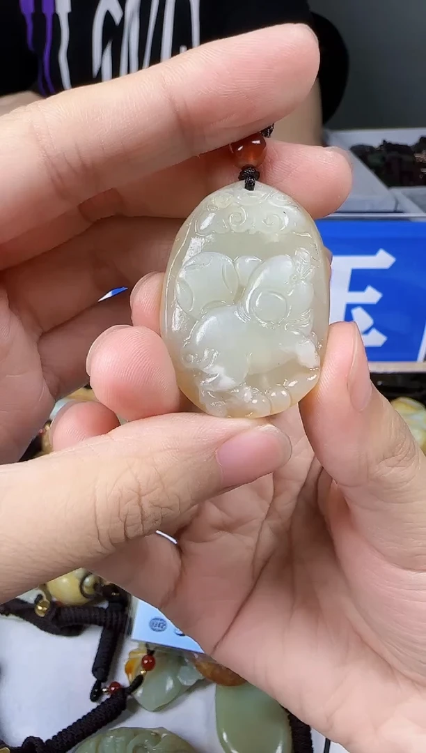 和田玉未镶嵌颈饰1