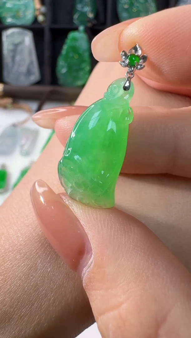 颈饰18K金镶嵌翡翠缅甸A货翡翠