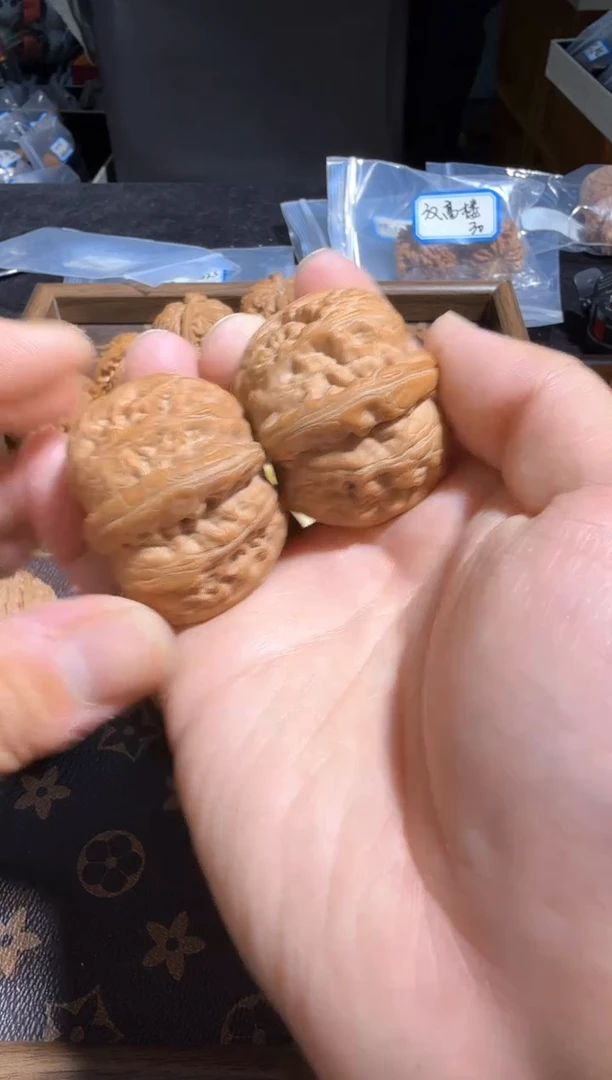 把件核桃44尺满肉元宝