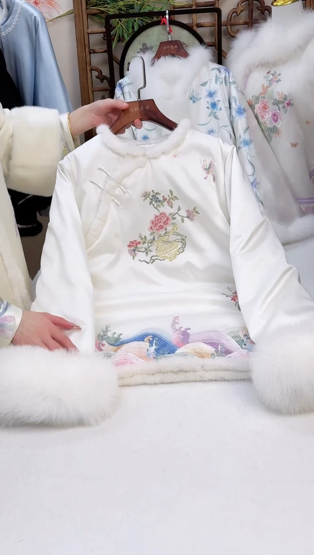 织绣白色桑蚕丝冬款上衣