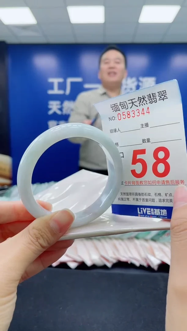 未镶嵌手镯翡翠天然翡翠手镯