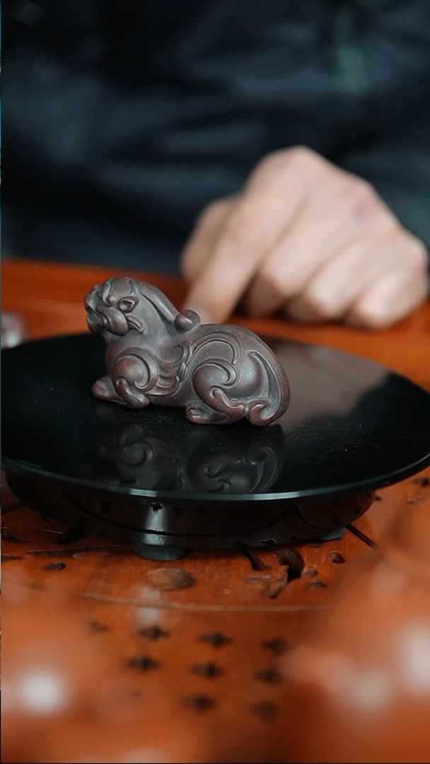 【闪购商品】紫砂茶宠古红泥刻绘招财貔貅摆件笔架