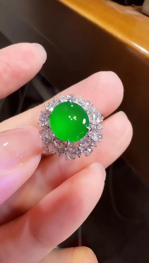 翡翠戒指18K金镶嵌蛋面