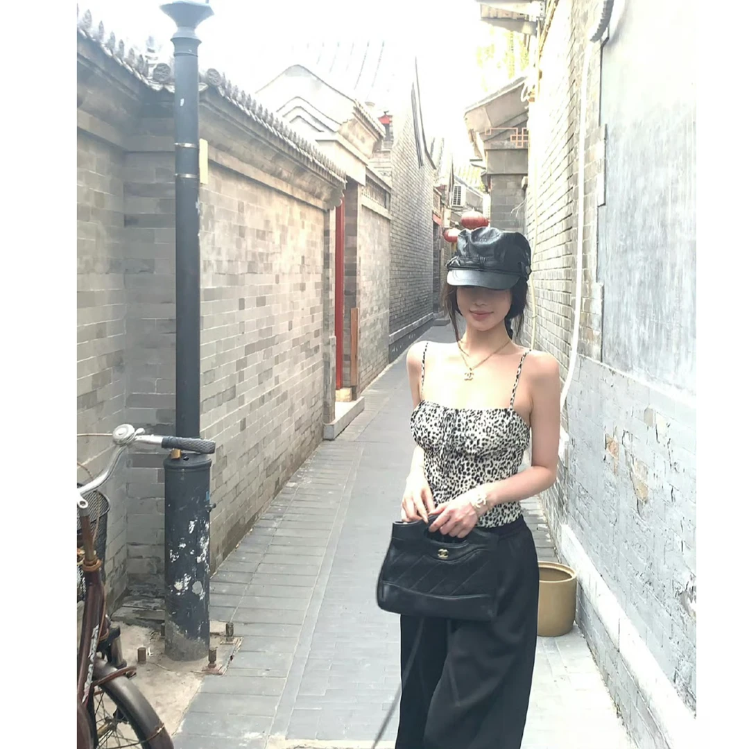 复古辣妹豹纹露背吊带女夏季无袖设计感修身上衣女配显瘦休闲长裤