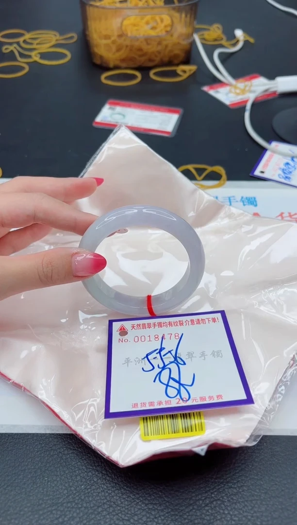 翡翠手镯未镶嵌1