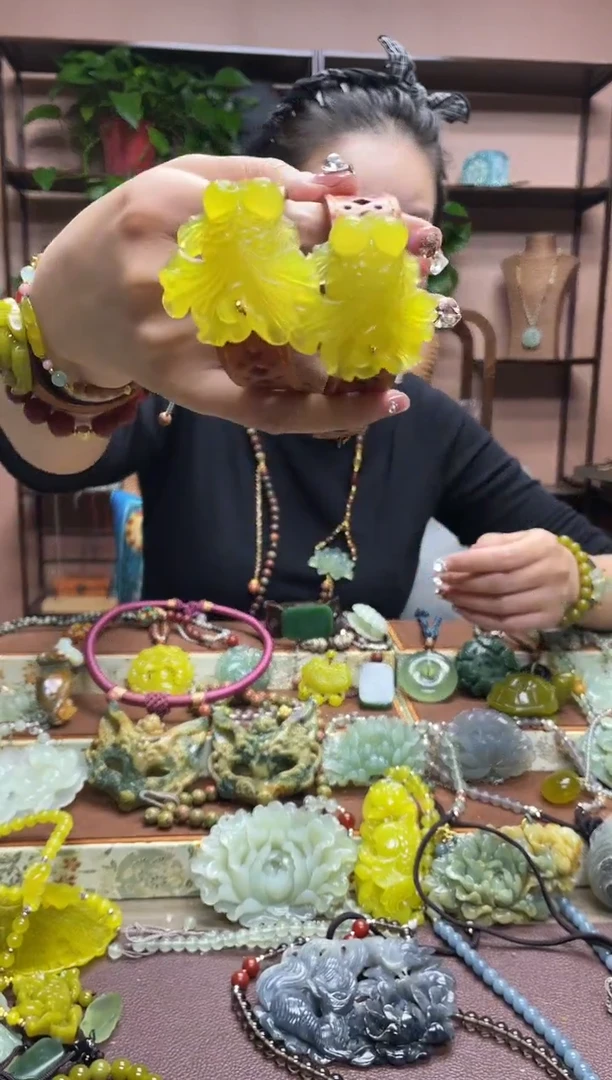 未镶嵌岫玉吊坠多样性发货发其中之一