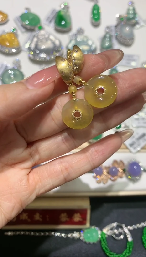 【闪购商品】翡翠吊坠(不含链)18K金镶嵌团购1