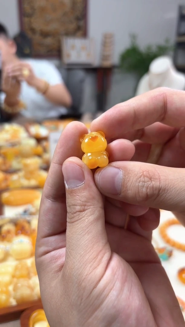 未镶嵌蜜蜡裸石小熊