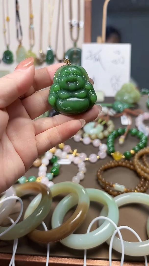 颈饰18K金镶嵌和田玉（碧玉）1