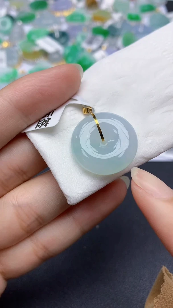翡翠18K金镶嵌颈饰天然缅甸a货翡翠