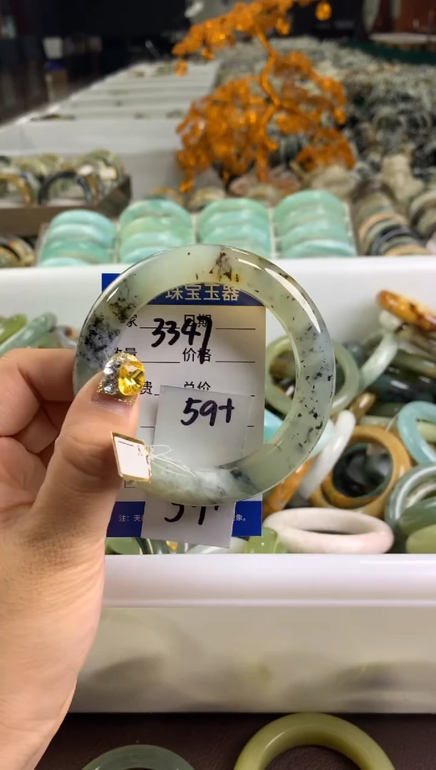 【闪购商品】蛇纹石玉手镯未镶嵌3347