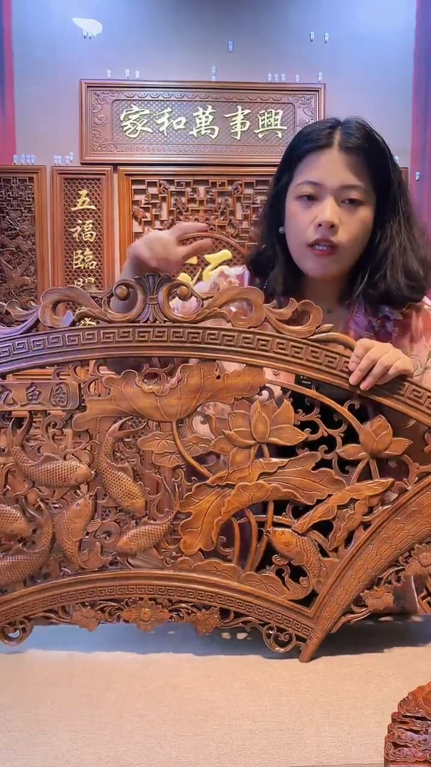 香樟木木雕款香樟木扇形九鱼聚福挂件