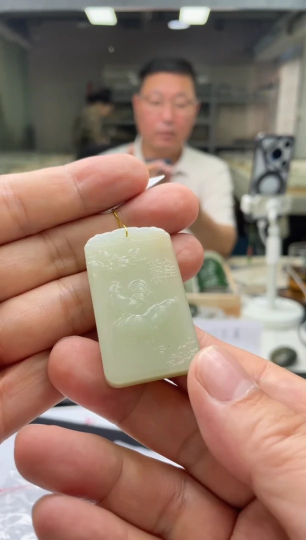 【闪购商品】和田玉吊坠未镶嵌生肖鸡配高货绳多样性发货其一