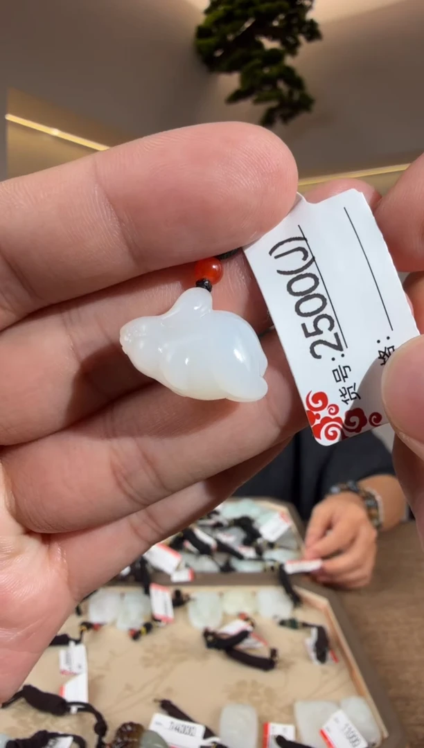 颈饰未镶嵌和田玉J