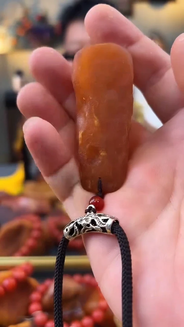 未镶嵌颈饰琥珀吊坠
