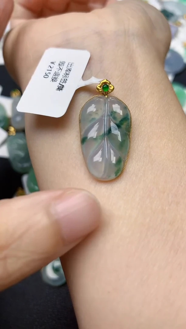 翡翠18K金镶嵌颈饰天然缅甸A货翡翠