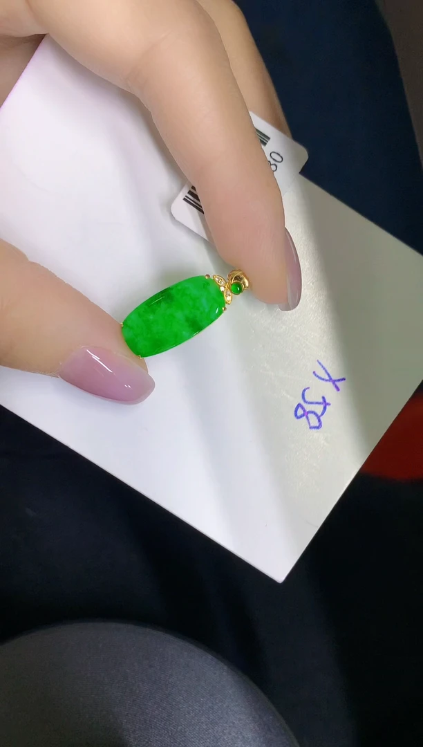 颈饰18K金镶嵌翡翠缅甸天然翡翠A货