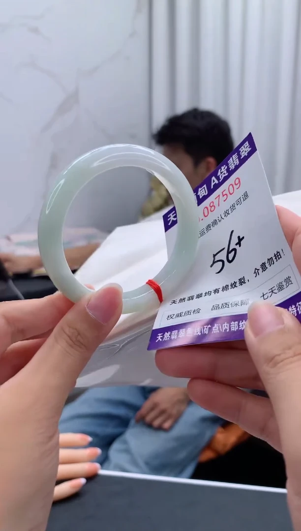 未镶嵌手镯翡翠有纹，完美者勿拍
