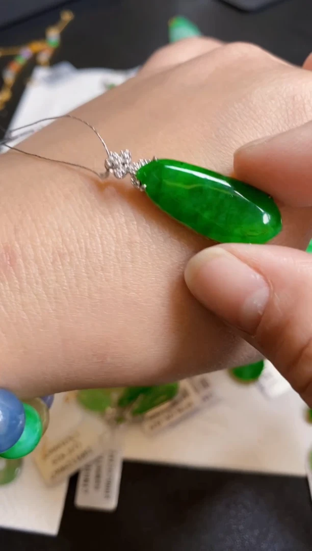 【闪购商品】翡翠颈饰18K金镶嵌吊坠