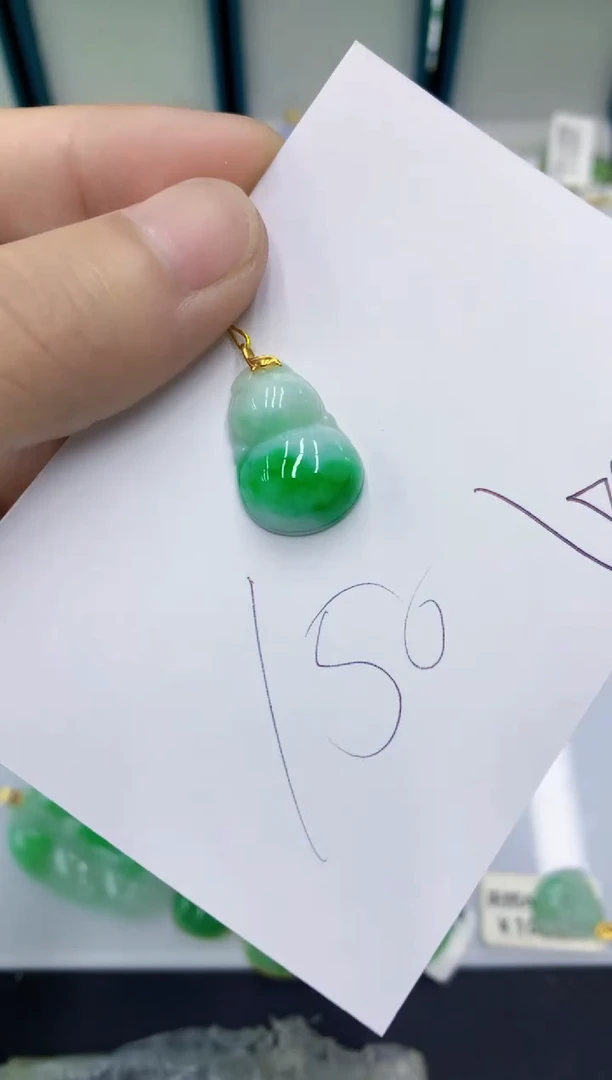 翡翠18K金镶嵌颈饰翡翠