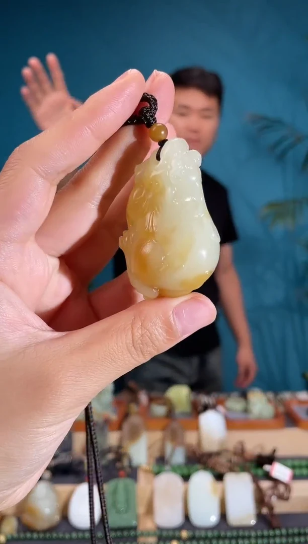 和田玉未镶嵌颈饰1